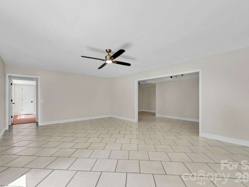 157 Scarlett Ridge Drive, Marshall, NC 28753.  MLS# CAR4419073, YatesRealty ID 48194. 