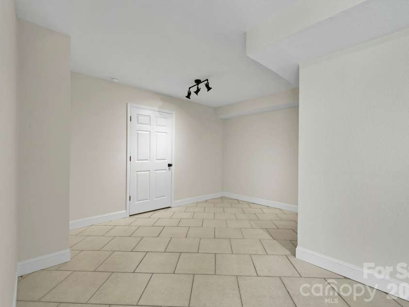 157 Scarlett Ridge Drive, Marshall, NC 28753.  MLS# CAR4419073, YatesRealty ID 48194. 