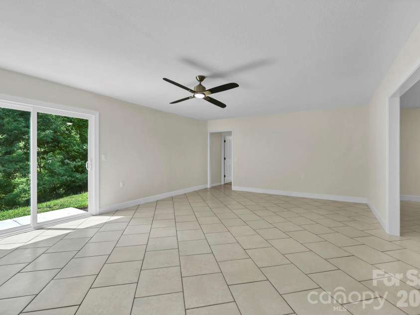 157 Scarlett Ridge Drive, Marshall, NC 28753.  MLS# CAR4419073, YatesRealty ID 48194. 