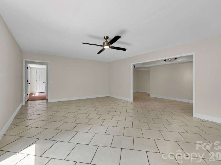 157 Scarlett Ridge Drive, Marshall, NC 28753.  MLS# CAR4419073, YatesRealty ID 48194. 