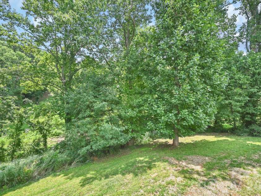 157 Scarlett Ridge Drive, Marshall, NC 28753.  MLS# CAR4419073, YatesRealty ID 48194. 