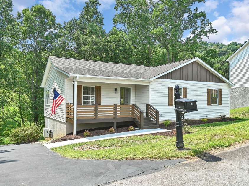 157 Scarlett Ridge Drive, Marshall, NC 28753.  MLS# CAR4419073, YatesRealty ID 48194. 