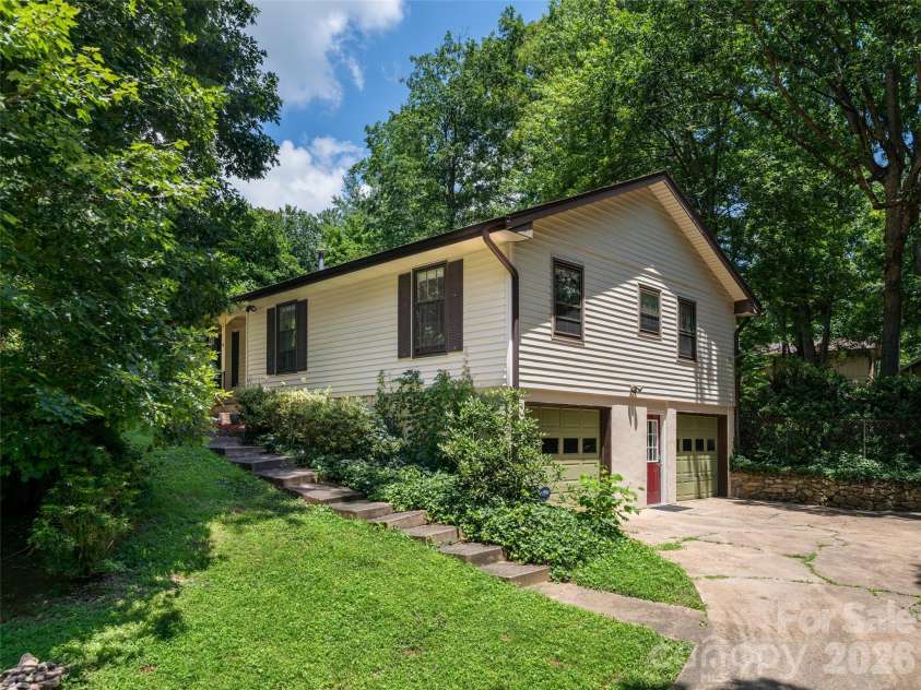 14 Forest Ridge Drive, Arden, NC 28704.  MLS# CAR4420399, YatesRealty ID 48197. 