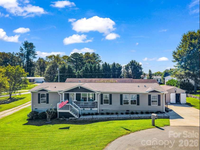 12 Frederick Lane, Hendersonville, NC 28792.  MLS# CAR4418880, YatesRealty ID 48198. 