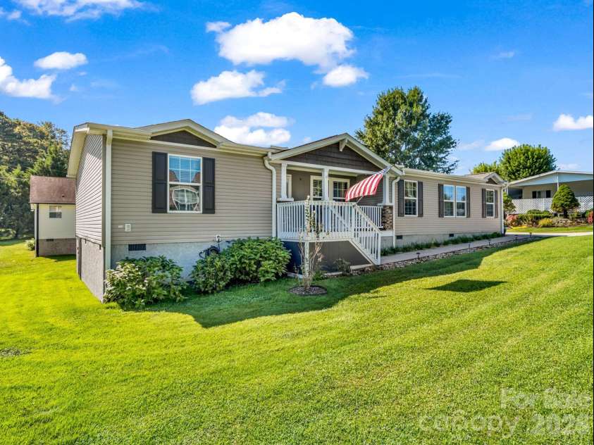 12 Frederick Lane, Hendersonville, NC 28792.  MLS# CAR4418880, YatesRealty ID 48198. 