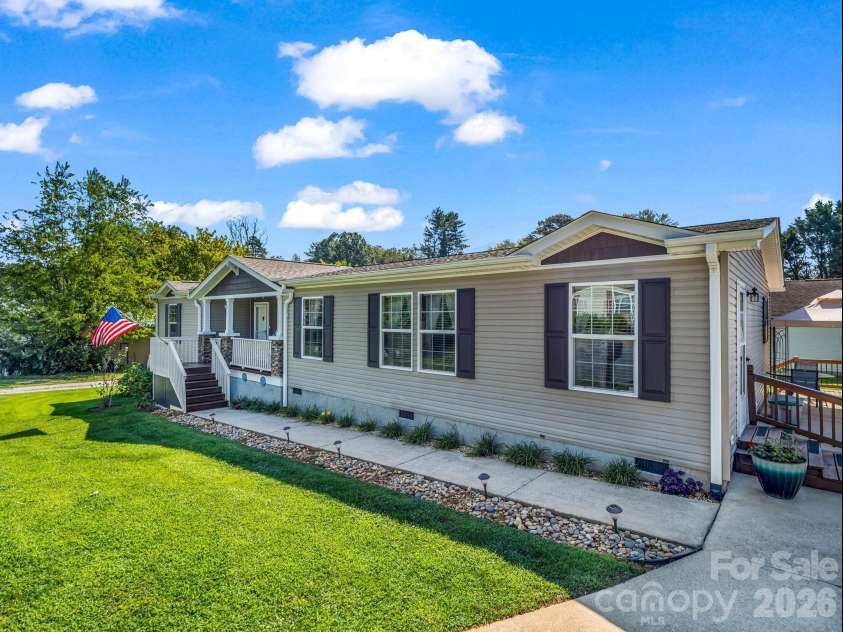 12 Frederick Lane, Hendersonville, NC 28792.  MLS# CAR4418880, YatesRealty ID 48198. 
