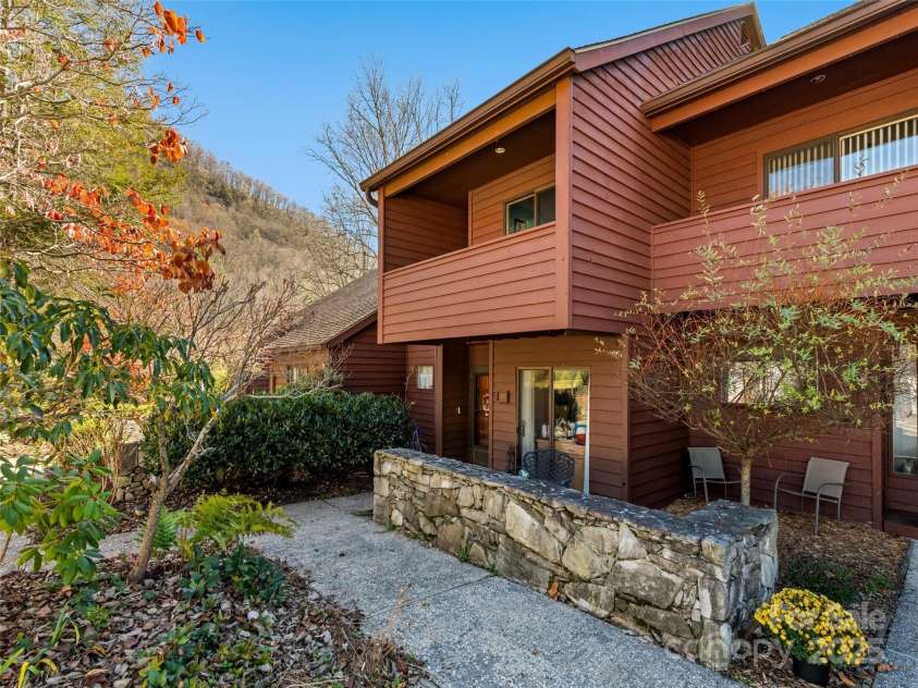 40 Meadows Lane, Maggie Valley, NC 28751.  MLS# CAR4201319, YatesRealty ID 482. 