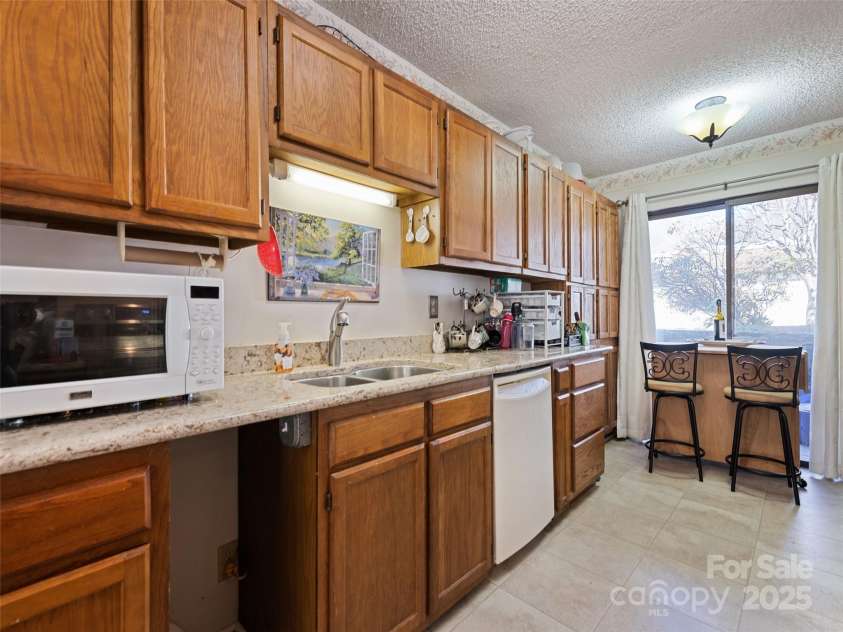 40 Meadows Lane, Maggie Valley, NC 28751.  MLS# CAR4201319, YatesRealty ID 482. 