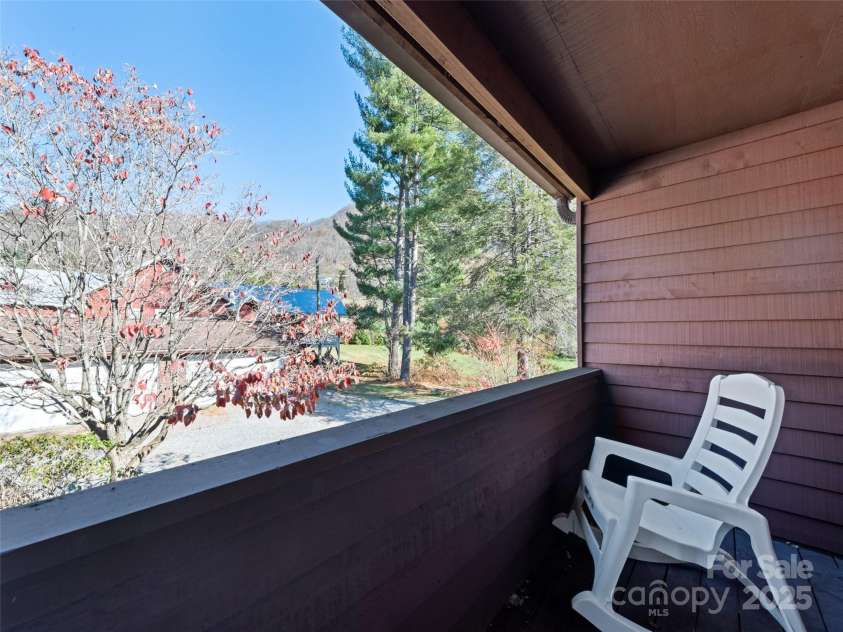 40 Meadows Lane, Maggie Valley, NC 28751.  MLS# CAR4201319, YatesRealty ID 482. 