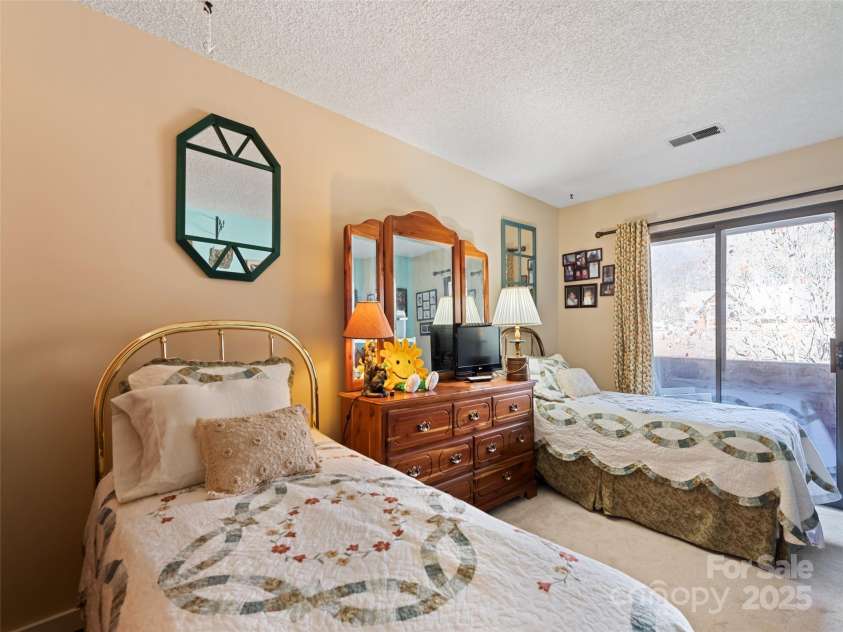 40 Meadows Lane, Maggie Valley, NC 28751.  MLS# CAR4201319, YatesRealty ID 482. 