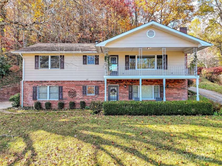 930 Scenic Circle, Waynesville, NC 28786.  MLS# CAR4314284, YatesRealty ID 482. 