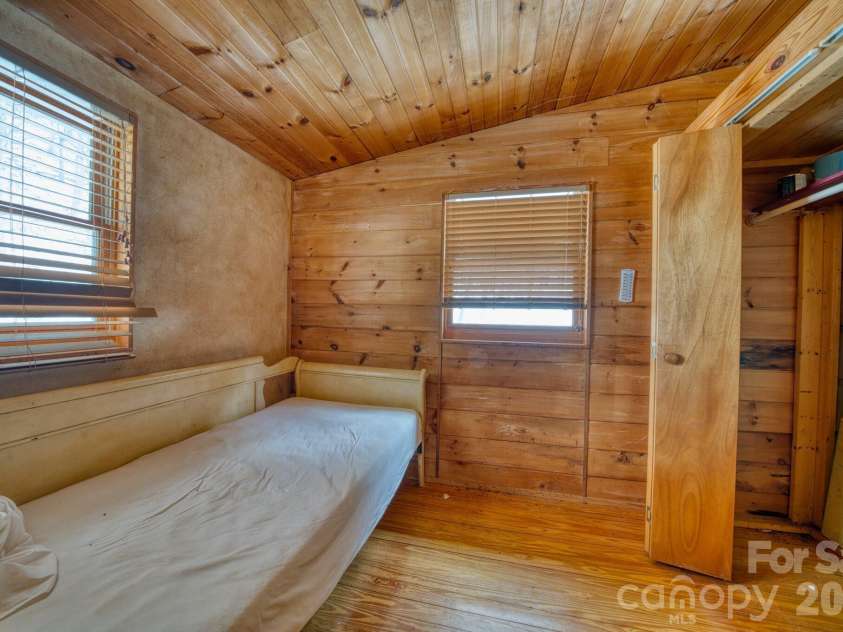 292 Crow Lane, Burnsville, NC 28714.  MLS# CAR4358084, YatesRealty ID 4820. 