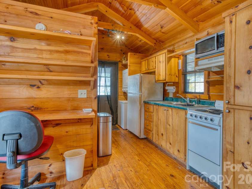 292 Crow Lane, Burnsville, NC 28714.  MLS# CAR4358084, YatesRealty ID 4820. 