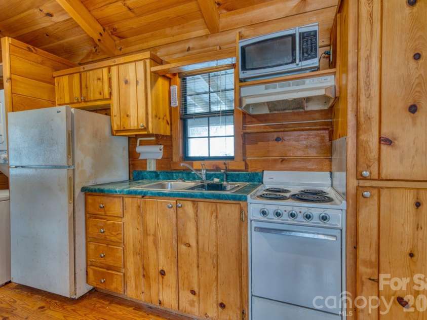 292 Crow Lane, Burnsville, NC 28714.  MLS# CAR4358084, YatesRealty ID 4820. 