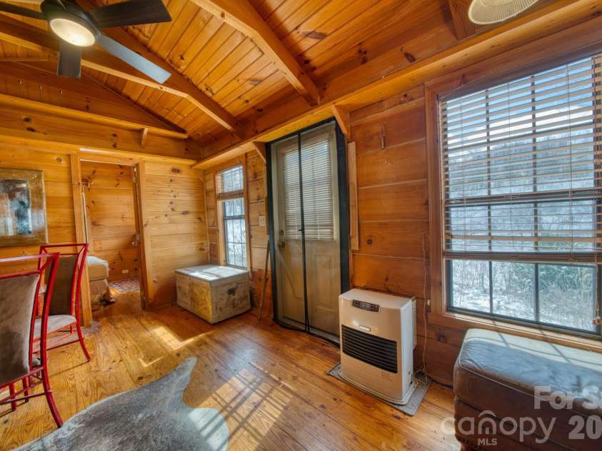 292 Crow Lane, Burnsville, NC 28714.  MLS# CAR4358084, YatesRealty ID 4820. 