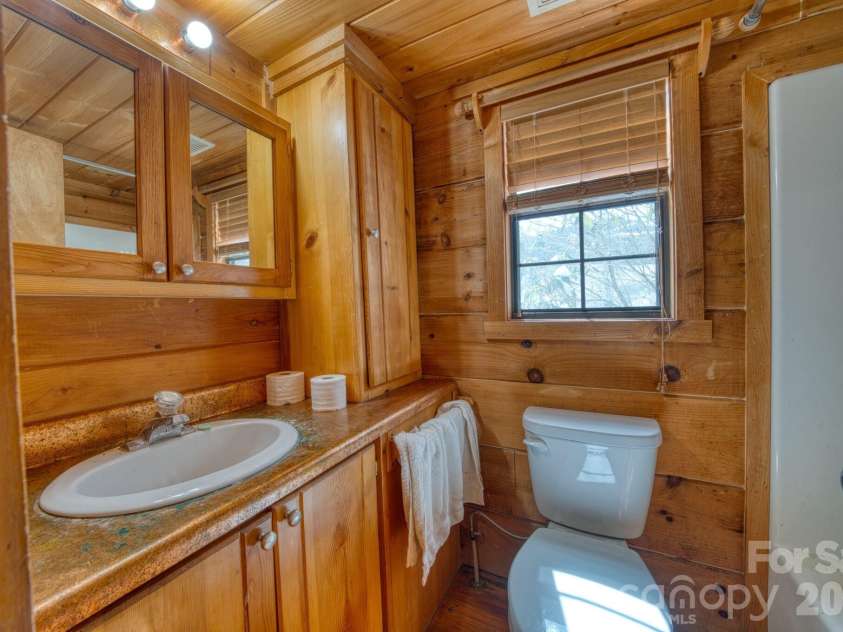 292 Crow Lane, Burnsville, NC 28714.  MLS# CAR4358084, YatesRealty ID 4820. 