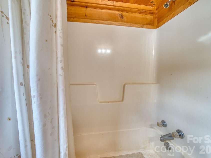 292 Crow Lane, Burnsville, NC 28714.  MLS# CAR4358084, YatesRealty ID 4820. 