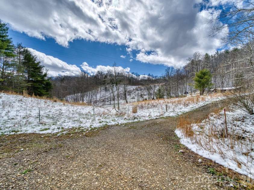 292 Crow Lane, Burnsville, NC 28714.  MLS# CAR4358084, YatesRealty ID 4820. 