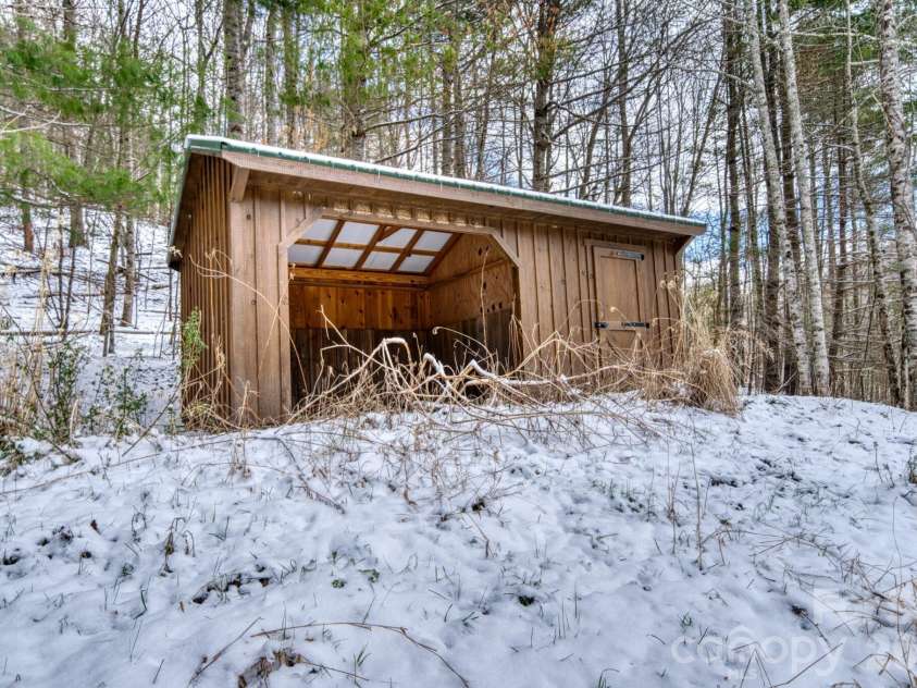 292 Crow Lane, Burnsville, NC 28714.  MLS# CAR4358084, YatesRealty ID 4820. 