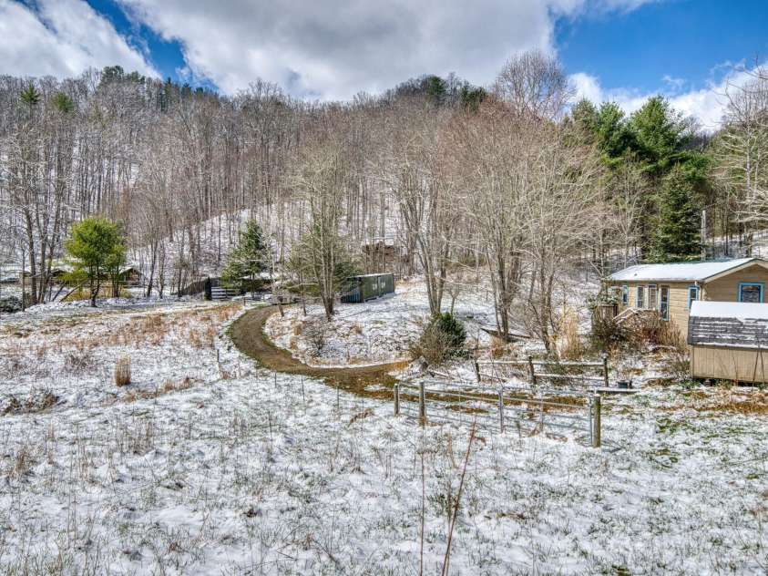 292 Crow Lane, Burnsville, NC 28714.  MLS# CAR4358084, YatesRealty ID 4820. 