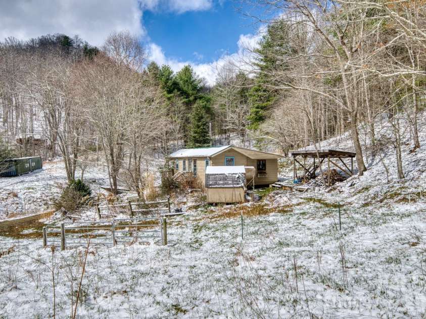 292 Crow Lane, Burnsville, NC 28714.  MLS# CAR4358084, YatesRealty ID 4820. 