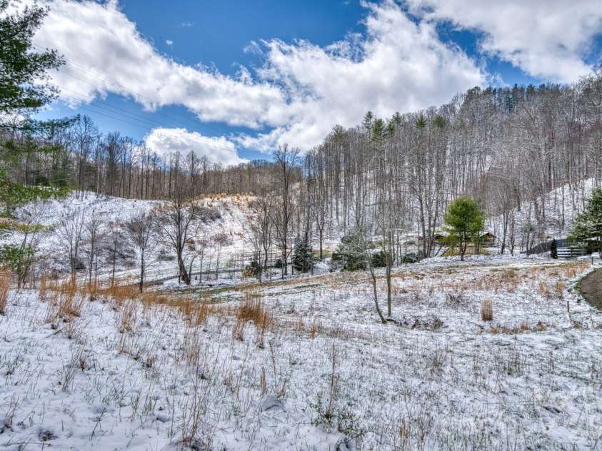 292 Crow Lane, Burnsville, NC 28714.  MLS# CAR4358084, YatesRealty ID 4820. 