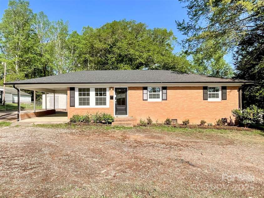 418 Dallas Stanley Highway, Dallas, NC 28034.  MLS# CAR4233569, YatesRealty ID 4820. 