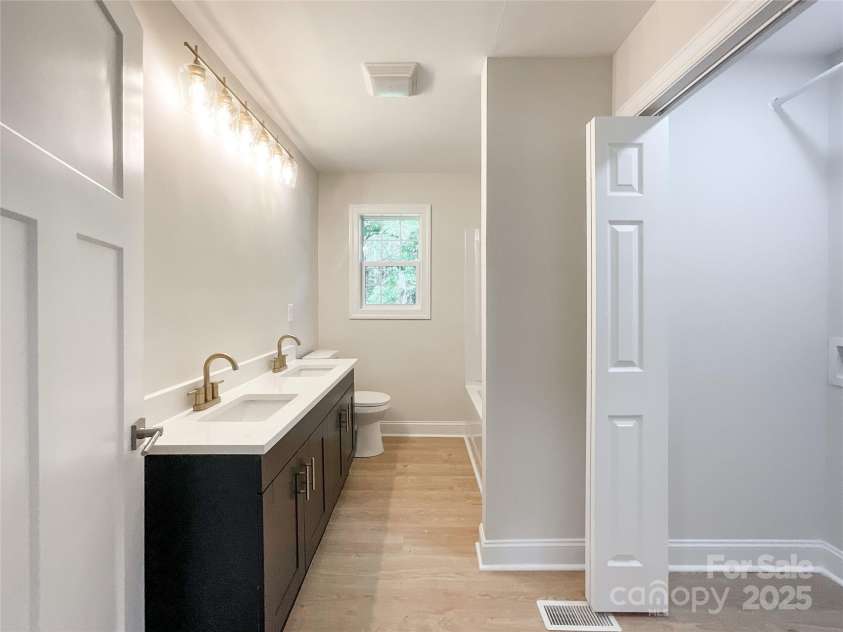 418 Dallas Stanley Highway, Dallas, NC 28034.  MLS# CAR4233569, YatesRealty ID 4820. 