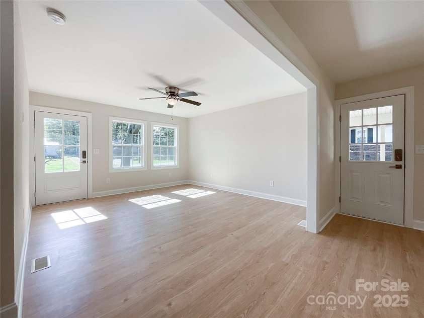 418 Dallas Stanley Highway, Dallas, NC 28034.  MLS# CAR4233569, YatesRealty ID 4820. 
