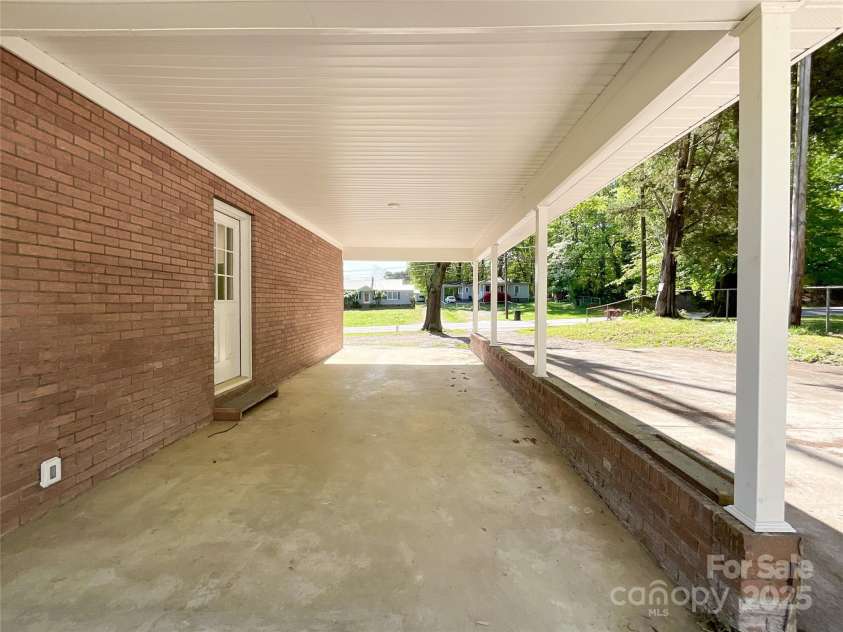 418 Dallas Stanley Highway, Dallas, NC 28034.  MLS# CAR4233569, YatesRealty ID 4820. 