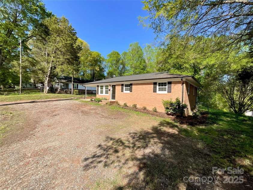 418 Dallas Stanley Highway, Dallas, NC 28034.  MLS# CAR4233569, YatesRealty ID 4820. 