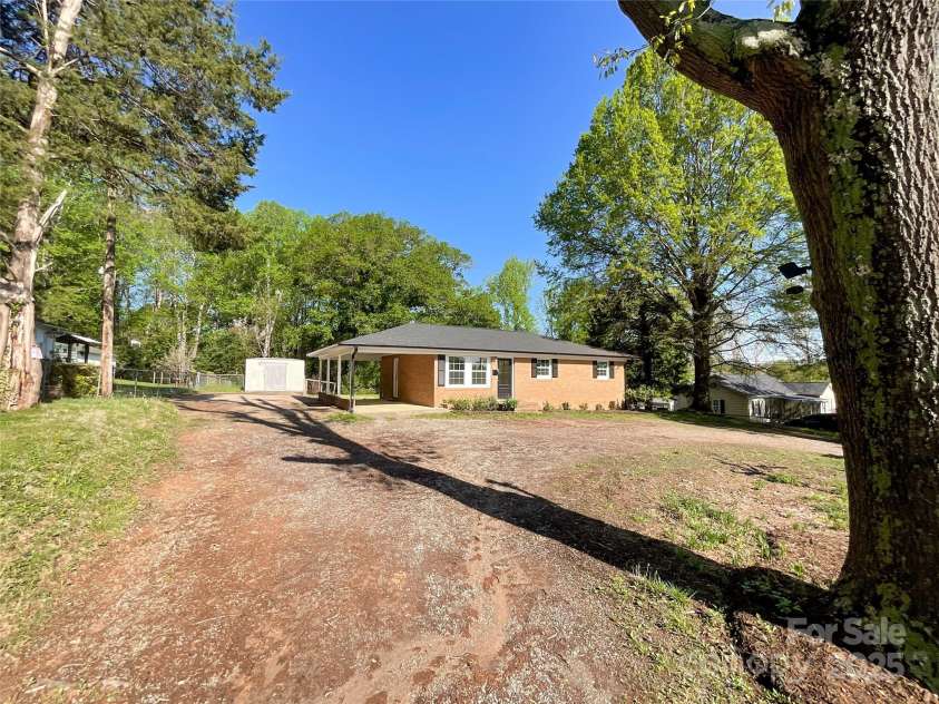 418 Dallas Stanley Highway, Dallas, NC 28034.  MLS# CAR4233569, YatesRealty ID 4820. 