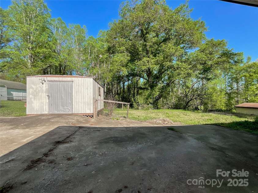 418 Dallas Stanley Highway, Dallas, NC 28034.  MLS# CAR4233569, YatesRealty ID 4820. 