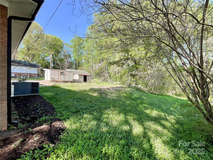 418 Dallas Stanley Highway, Dallas, NC 28034.  MLS# CAR4233569, YatesRealty ID 4820. 