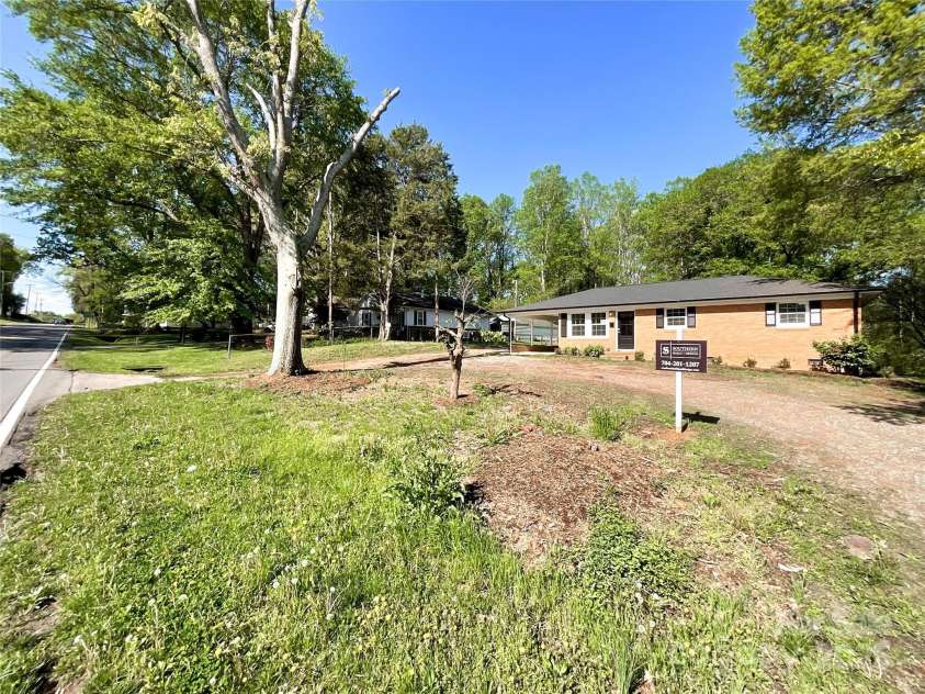 418 Dallas Stanley Highway, Dallas, NC 28034.  MLS# CAR4233569, YatesRealty ID 4820. 