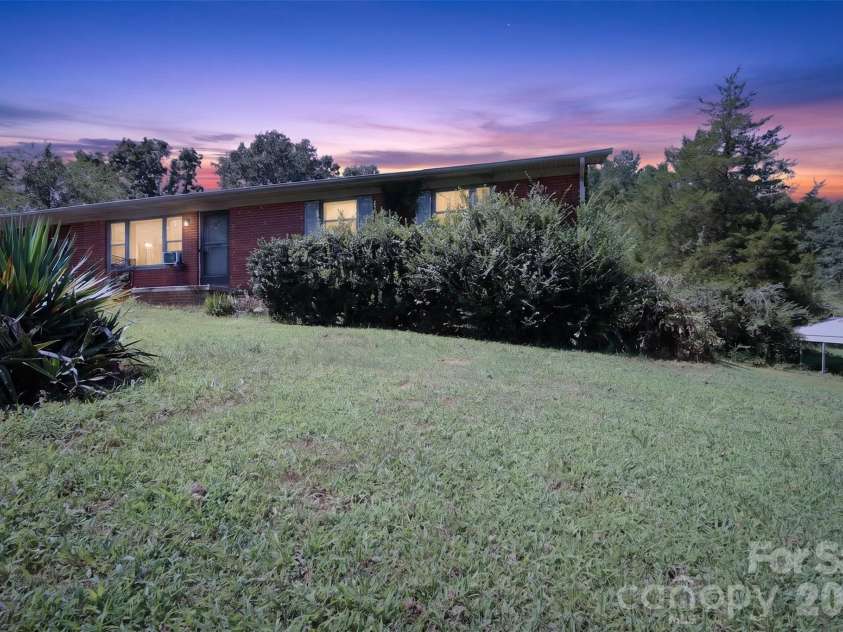 521 Lee Drive, Shelby, NC 28152.  MLS# CAR4420520, YatesRealty ID 48205. 