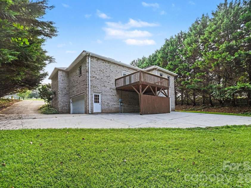 1703 Running Deer Drive, Conover, NC 28613.  MLS# CAR4420273, YatesRealty ID 48208. 