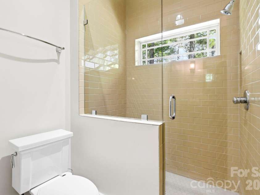 31 Ashbrook Meadows, Fletcher, NC 28732.  MLS# CAR4374375, YatesRealty ID 48210. Bathroom #3