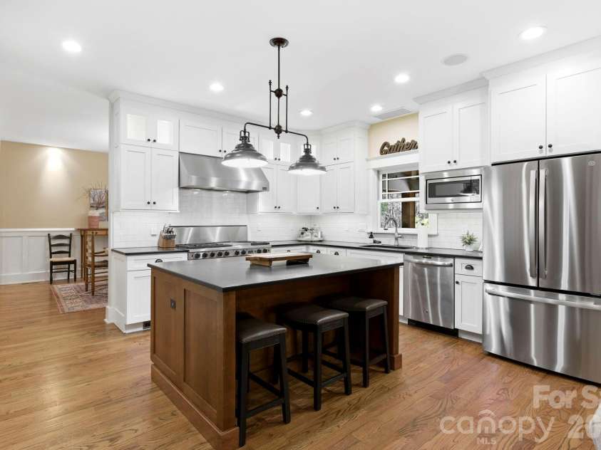 31 Ashbrook Meadows, Fletcher, NC 28732.  MLS# CAR4374375, YatesRealty ID 48210. Bright kitchen with stainless appliances