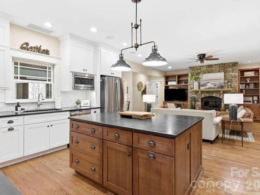 31 Ashbrook Meadows, Fletcher, NC 28732.  MLS# CAR4374375, YatesRealty ID 48210. Center island with seating