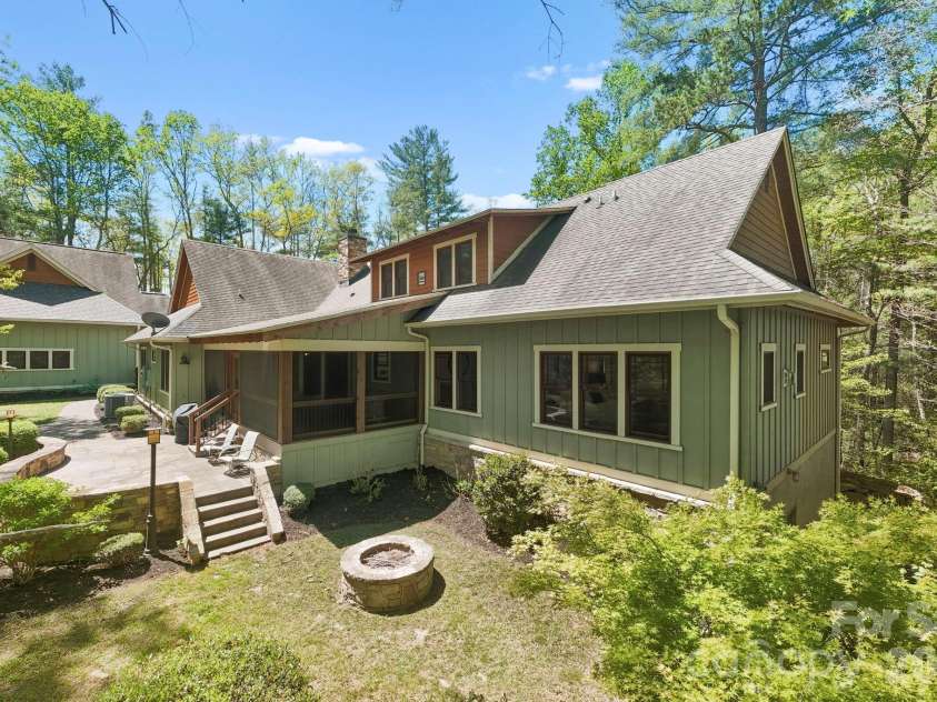 31 Ashbrook Meadows, Fletcher, NC 28732.  MLS# CAR4374375, YatesRealty ID 48210. Fire pit