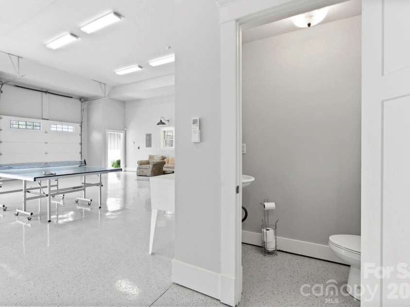 31 Ashbrook Meadows, Fletcher, NC 28732.  MLS# CAR4374375, YatesRealty ID 48210. Half bathroom #2