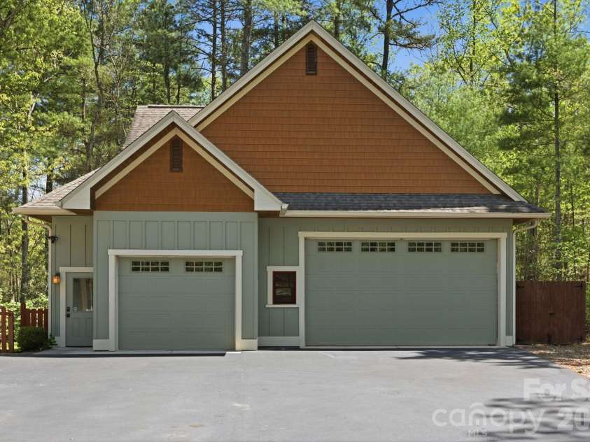 31 Ashbrook Meadows, Fletcher, NC 28732.  MLS# CAR4374375, YatesRealty ID 48210. Oversized 3 car garage