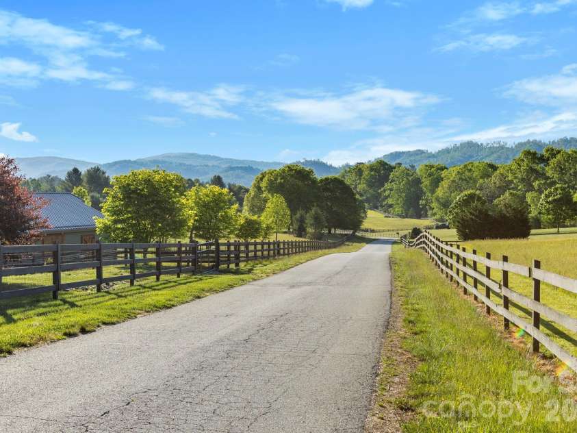 31 Ashbrook Meadows, Fletcher, NC 28732.  MLS# CAR4374375, YatesRealty ID 48210. Walkable private roads in the community