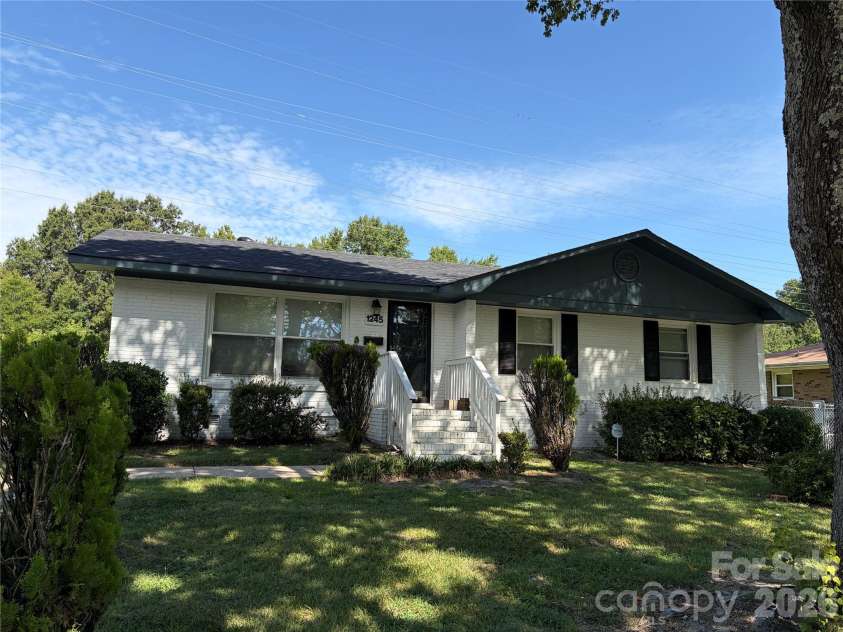 1245 Pondella Drive, Charlotte, NC 28213.  MLS# CAR4420593, YatesRealty ID 48212. 