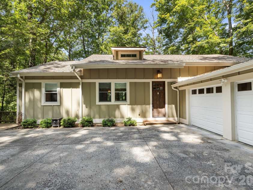 22 Wild Violet Lane, Arden, NC 28704.  MLS# CAR4420255, YatesRealty ID 48214. 