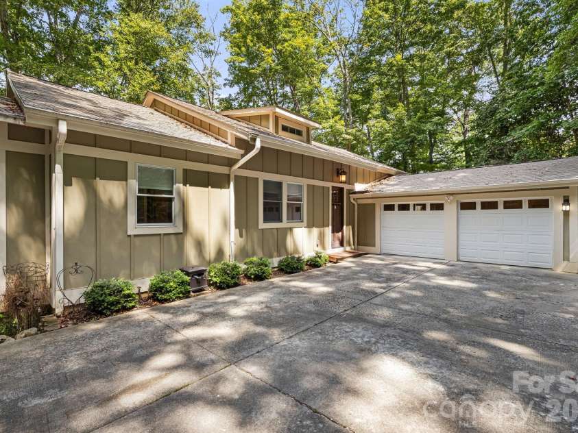 22 Wild Violet Lane, Arden, NC 28704.  MLS# CAR4420255, YatesRealty ID 48214. 