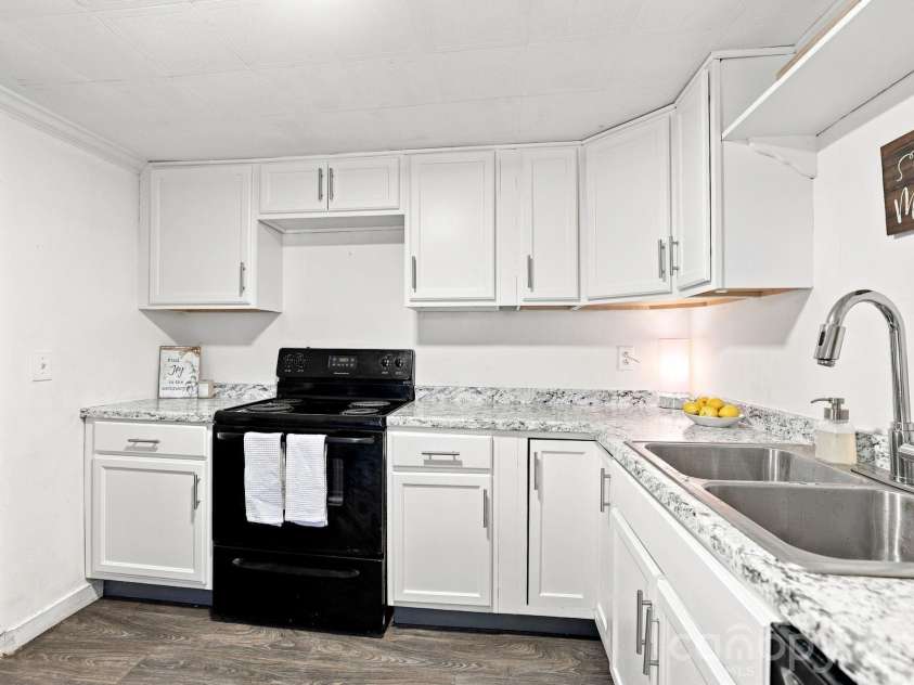 4436 Shiloh Unity Road, Lancaster, SC 29720.  MLS# CAR4420361, YatesRealty ID 48215. Lots of counterspace!
