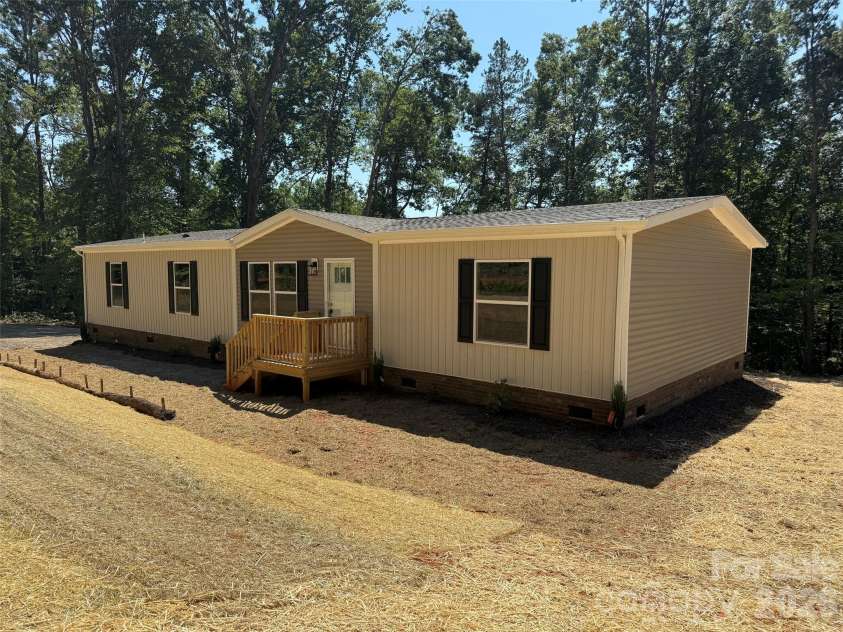 2617 Hudlow Road, Forest City, NC 28043.  MLS# CAR4417021, YatesRealty ID 48218. FRONT RIGHT