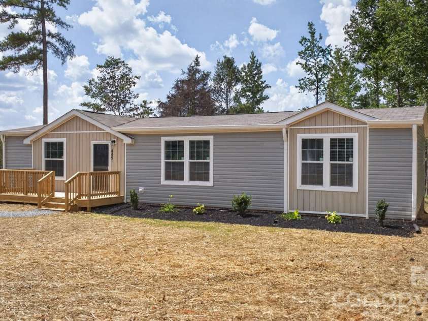 445 Kindley Road, Thomasville, NC 27360.  MLS# CAR4420604, YatesRealty ID 48219. 